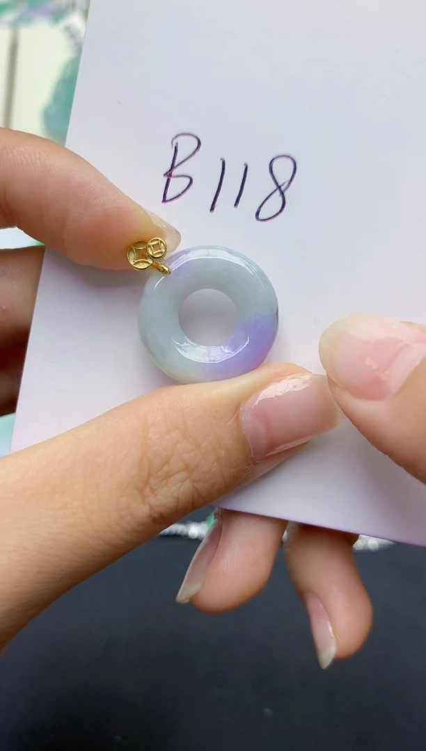 翡翠未镶嵌颈饰多样发其一