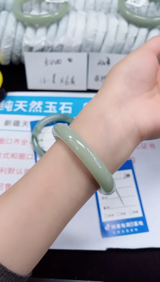 未镶嵌手镯石英质玉100-60/61