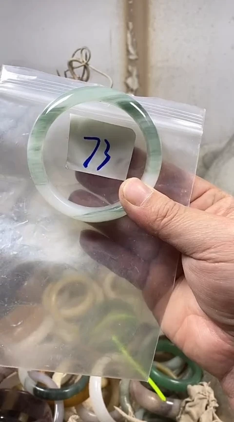 【闪购商品】石英质玉手镯未镶嵌58