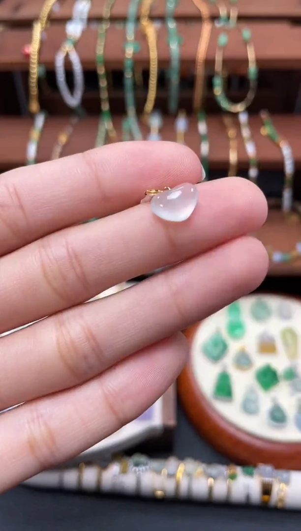 【闪购商品】翡翠吊坠(不含链)18K金镶嵌一个  JK721