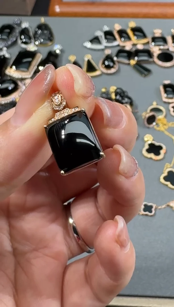 翡翠18K金镶嵌颈饰S0728-S2-106