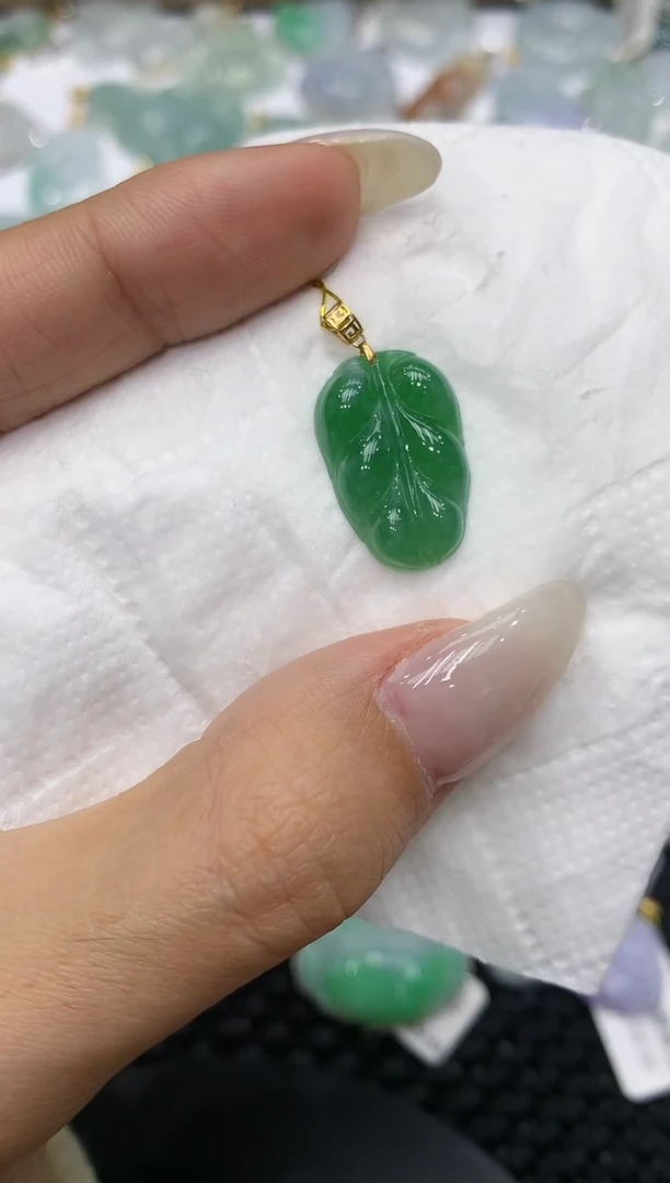 颈饰18K金镶嵌翡翠111111111111