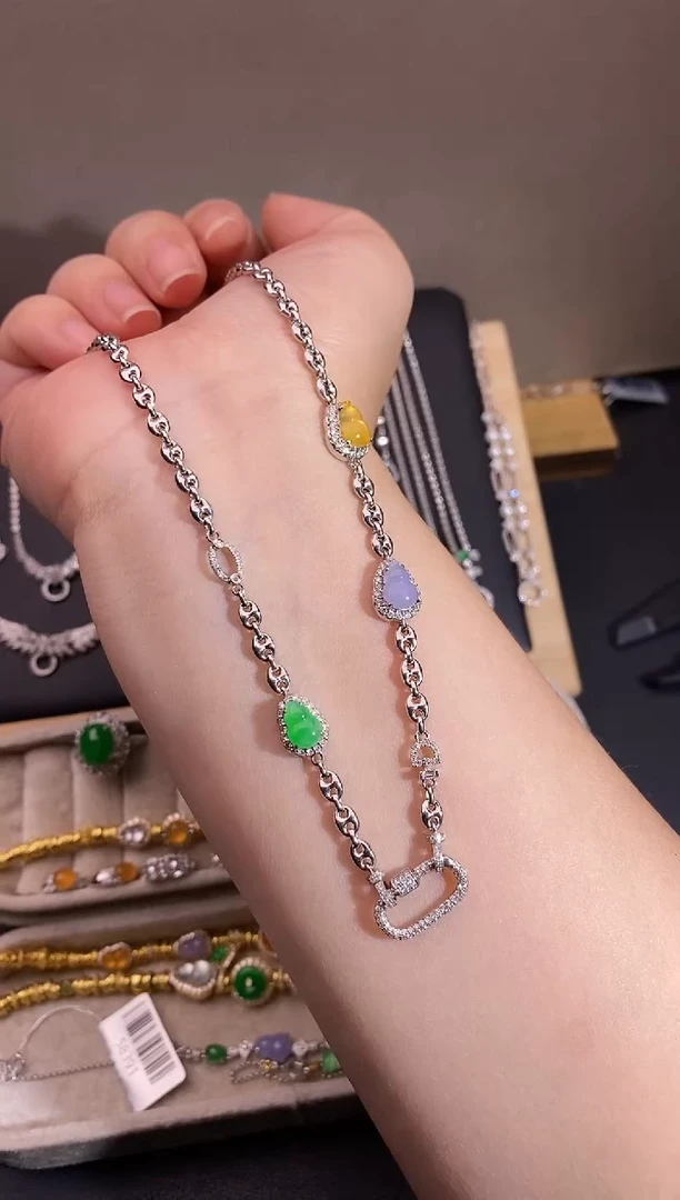 颈饰18K金镶嵌翡翠项链