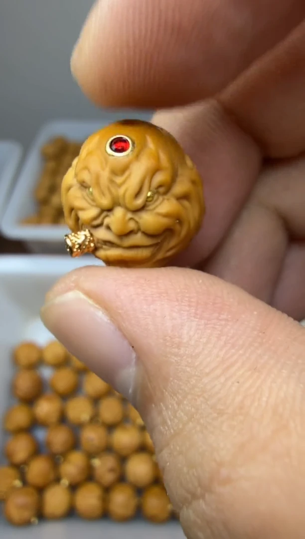 吊坠猴头核桃重工 烟鬼