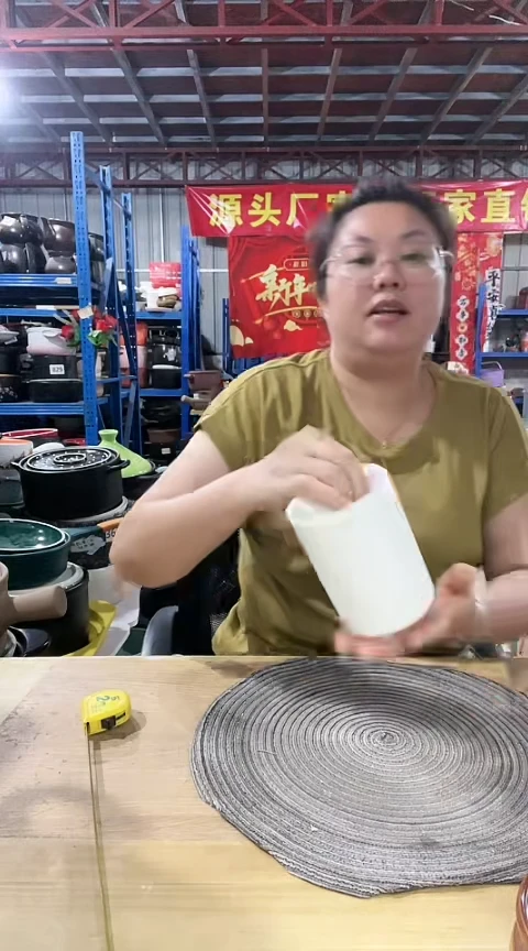 瑕疵白色筒一个。。