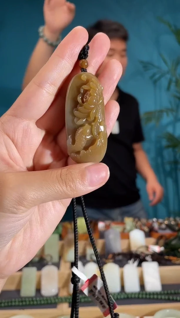 和田玉未镶嵌颈饰1