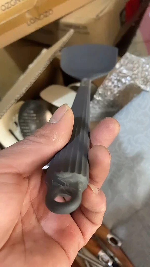 1德马克硅胶铲一把 灰