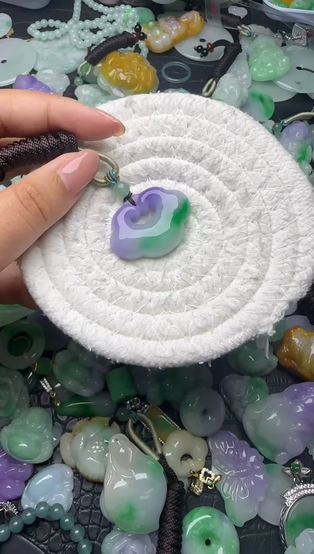 颈饰未镶嵌翡翠缅甸翡翠吊坠