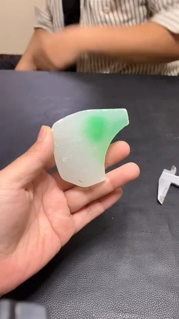 玉冰飘绿花毛胚边角