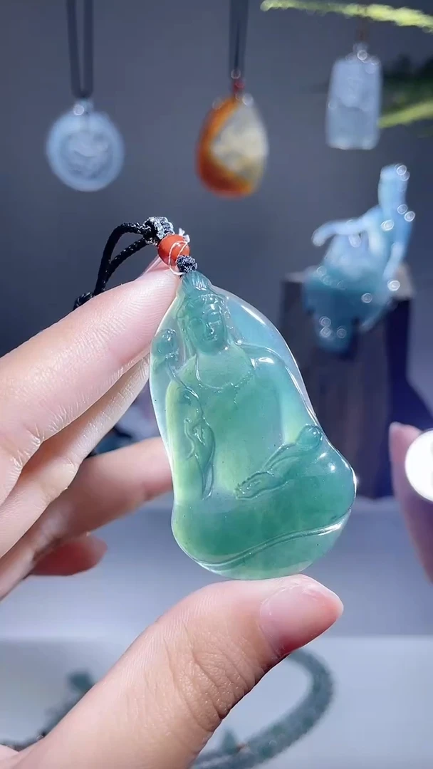 颈饰未镶嵌翡翠观音