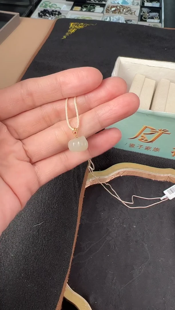 吊坠(不含链)18K金镶嵌和田玉多样性发1