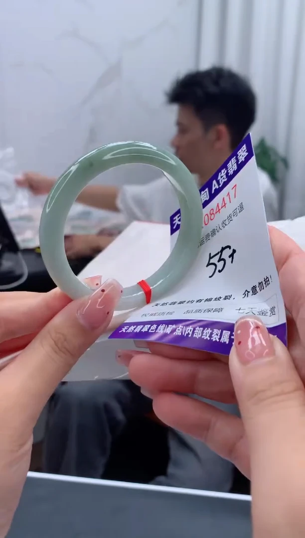 未镶嵌手镯翡翠有纹，完美者勿拍