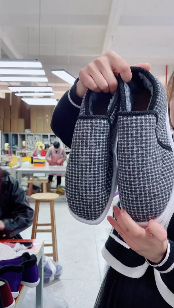 手工纳底黑灰格棉鞋44码143号