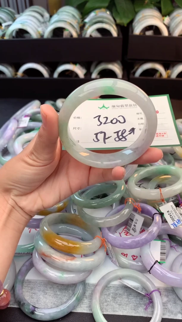 未镶嵌定制翡翠华*毛货需精细抛光+多人