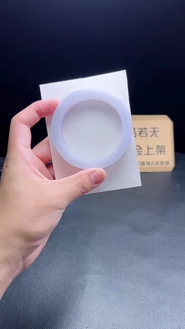 未镶嵌手镯定制翡翠?*姐定制