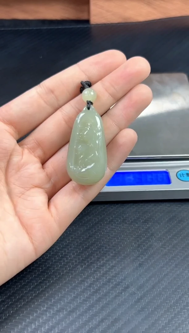 吊坠(赠链)未镶嵌和田玉且末微色差近矿k