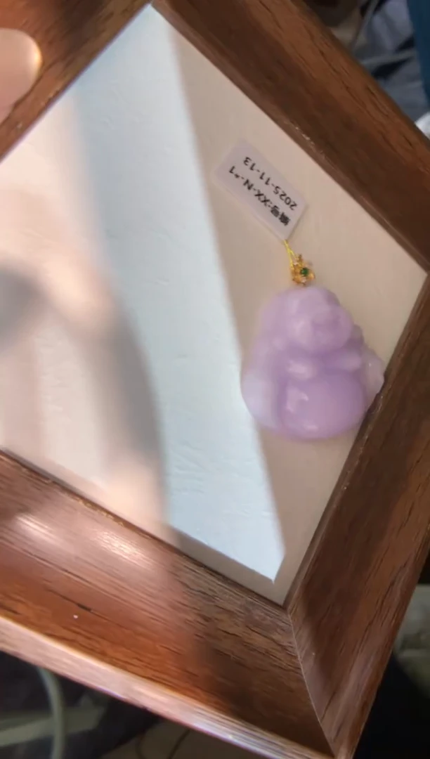 颈饰18K金镶嵌翡翠佳佛公