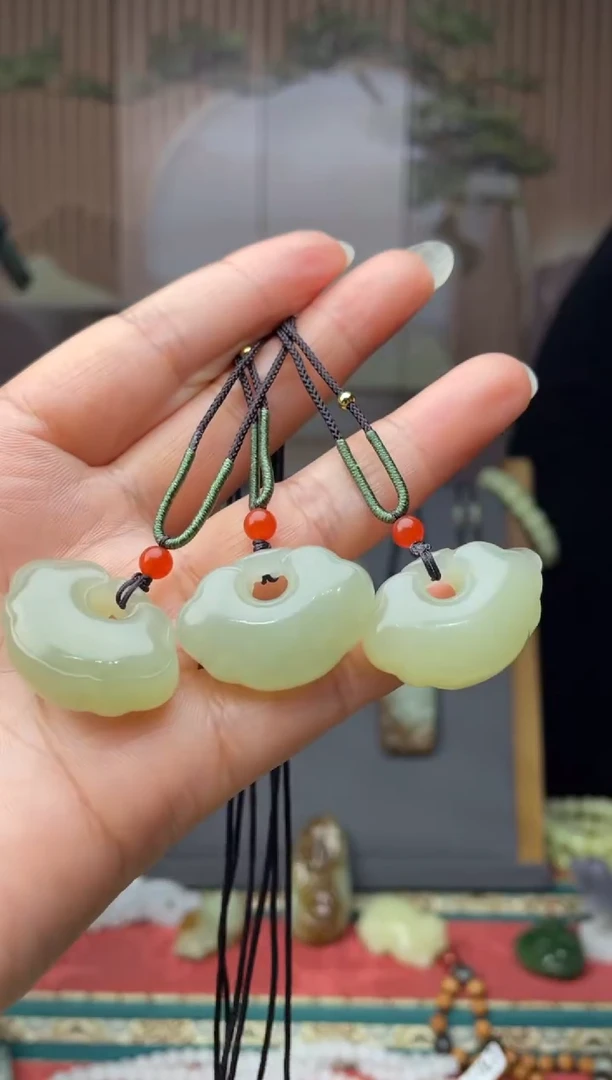 颈饰未镶嵌和田玉拍一发一