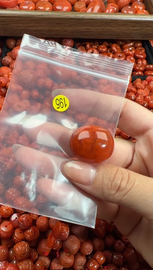 南红玛瑙未镶嵌颈饰1