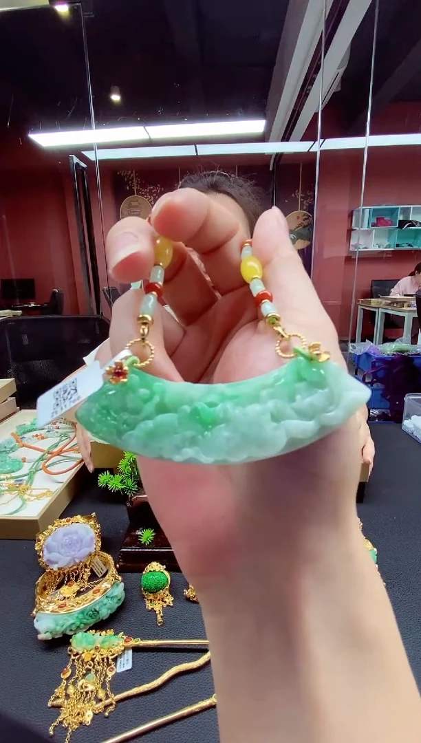 翡翠未镶嵌颈饰翡翠吊坠