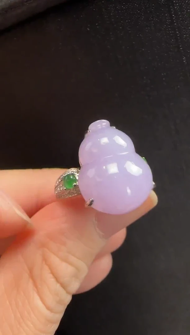 18K金镶嵌戒指翡翠533葫芦一只
