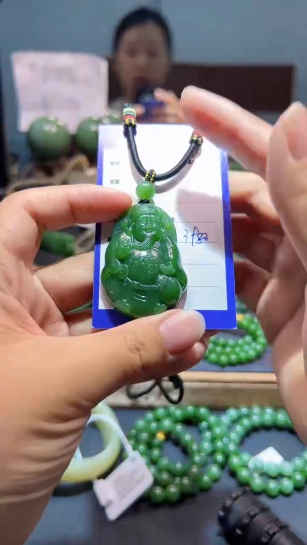 颈饰未镶嵌和田玉（碧玉）1