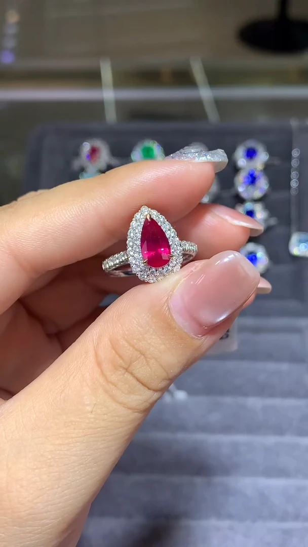 18K金镶嵌戒指红宝石2.03CT