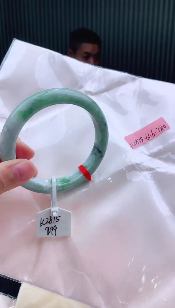 未镶嵌手镯翡翠61+