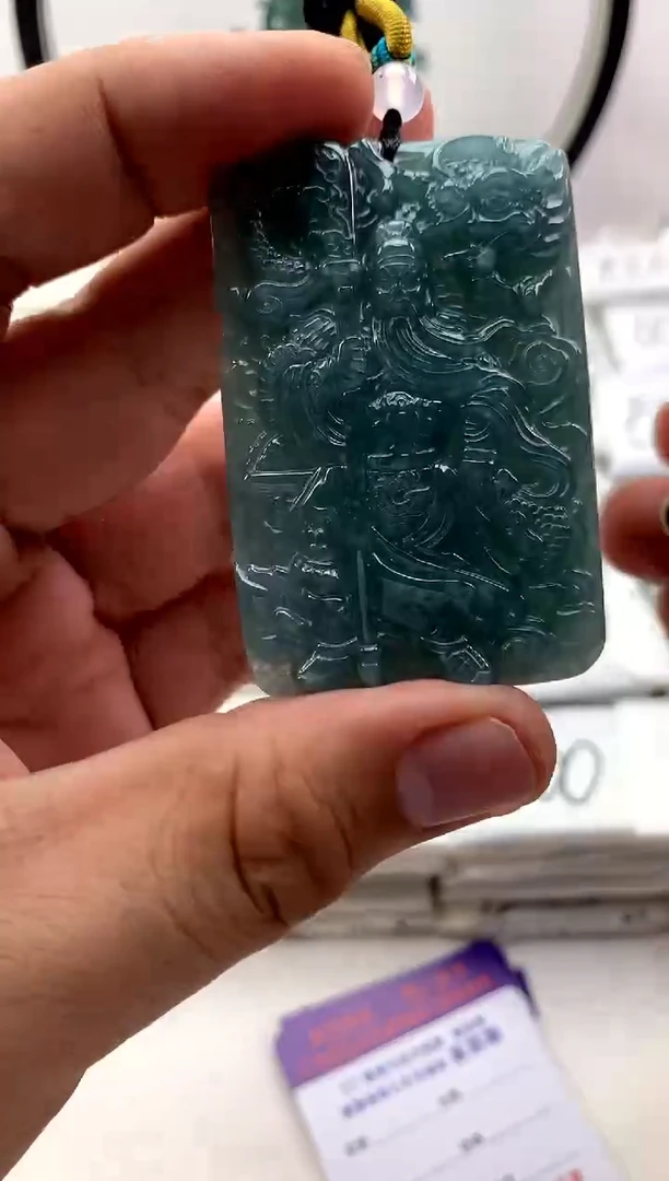 翡翠未镶嵌颈饰关公