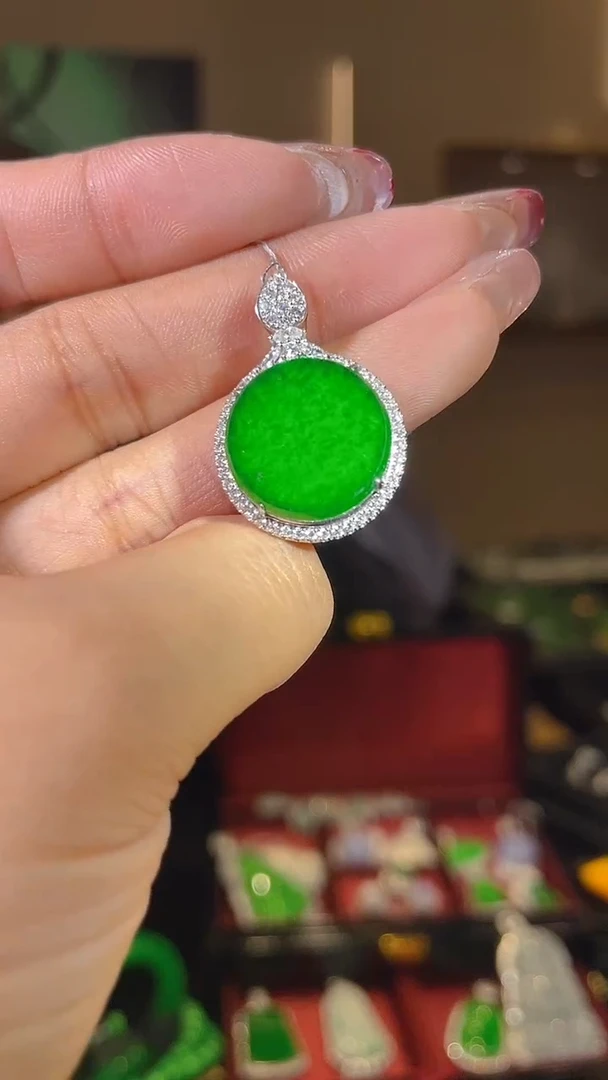 【闪购商品】翡翠吊坠(不含链)18K金镶嵌天然翡翠A货