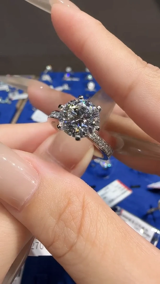 铂Pt950镶嵌实验室培育钻石戒指/指环三克拉手捧花18圈