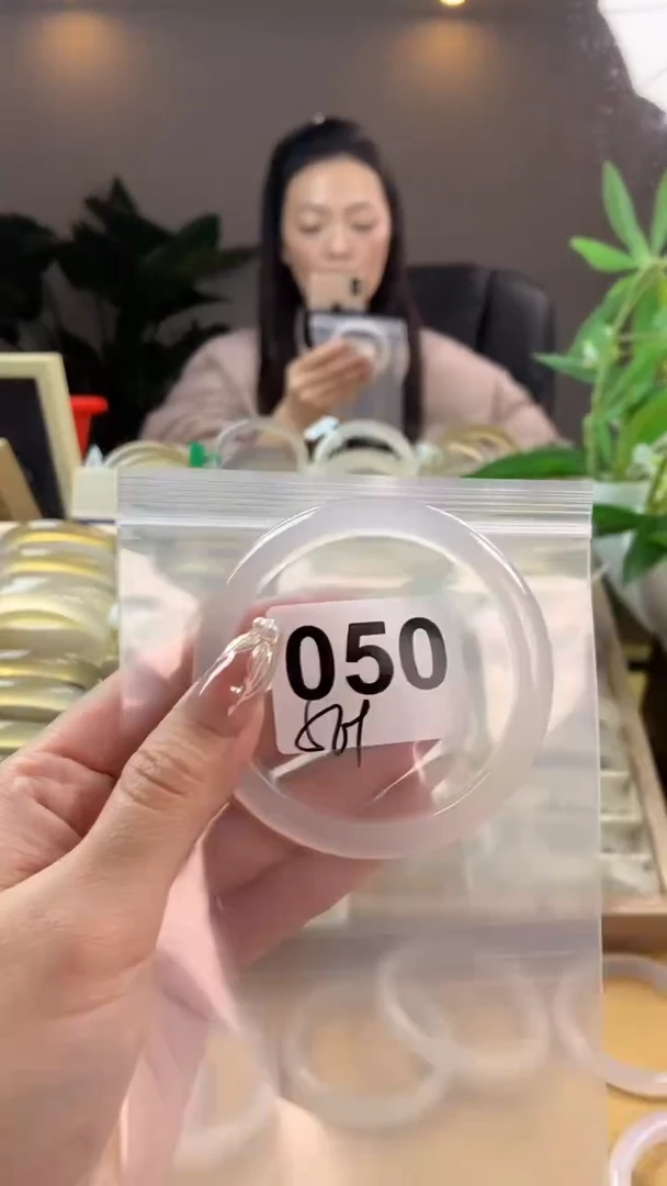 【闪购商品】玛瑙/玉髓手镯未镶嵌050