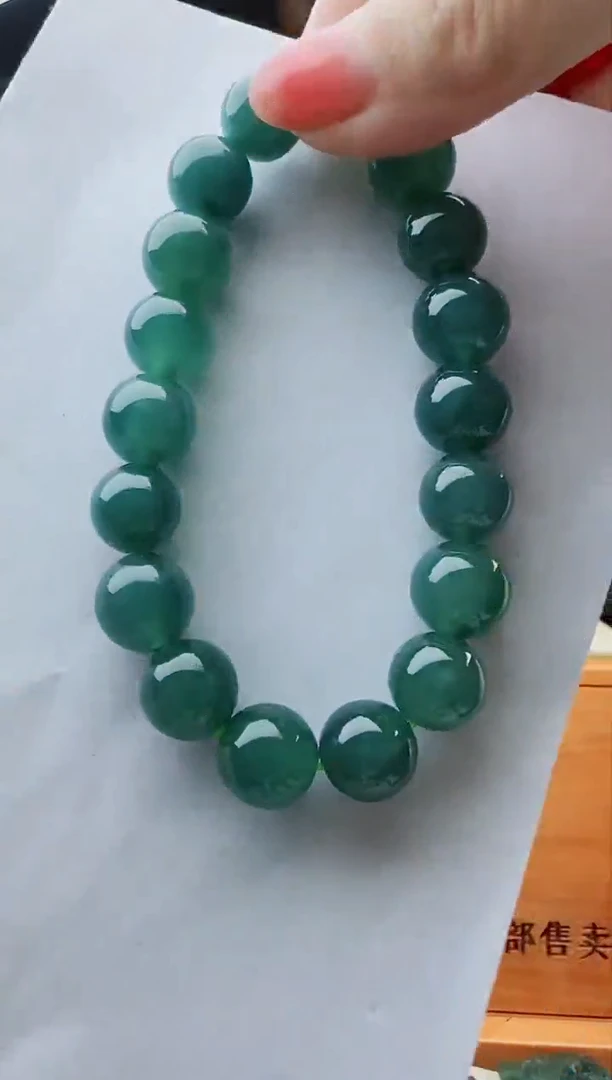 颈饰未镶嵌翡翠多样性发其中一