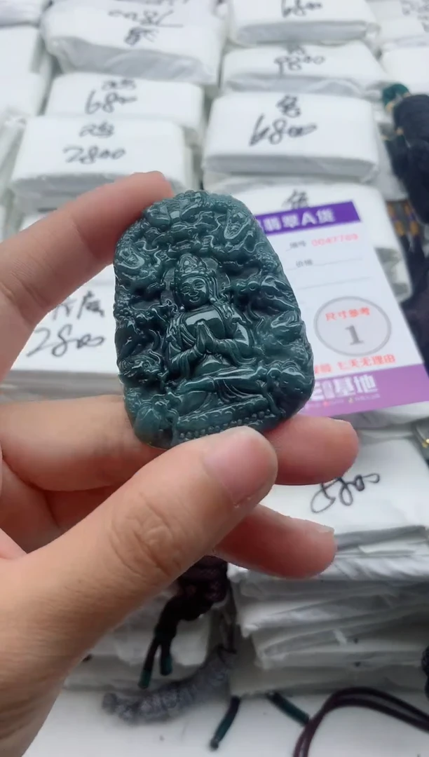 翡翠未镶嵌颈饰·········