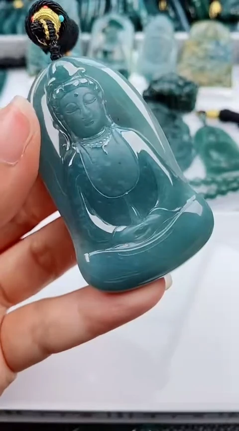 翡翠未镶嵌颈饰