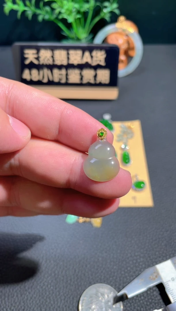 颈饰18K金镶嵌翡翠翡翠