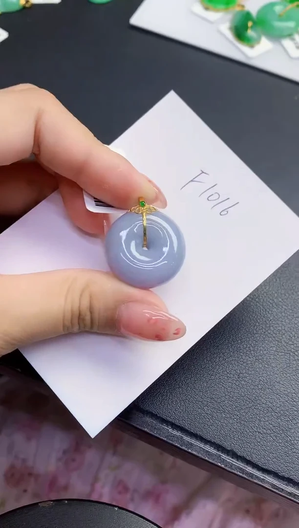 翡翠18K金镶嵌颈饰缅甸天然翡翠A货