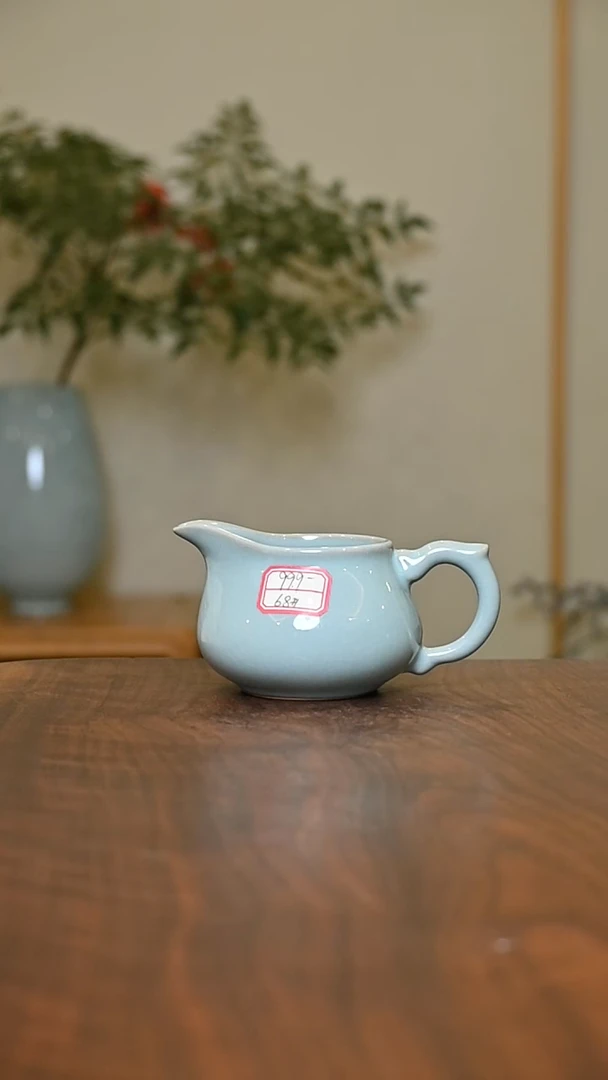 68#龙腾公道 天青 微瑕 朱家汝窑款