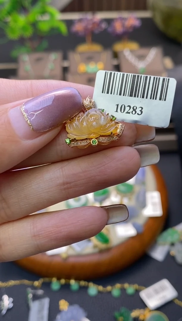 翡翠18K金镶嵌颈饰花花吊坠10283
