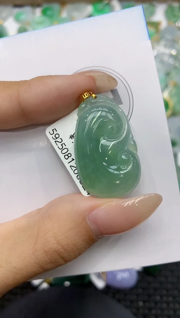 颈饰18K金镶嵌翡翠111111111111
