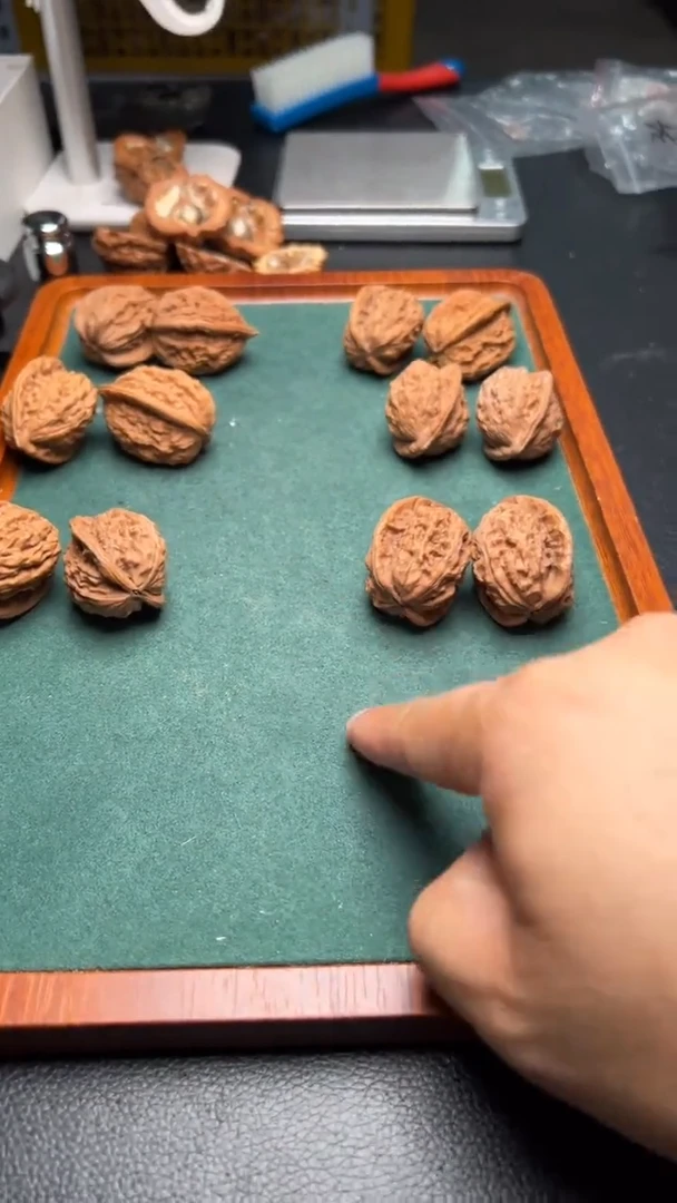 文玩核桃把件34大红袍