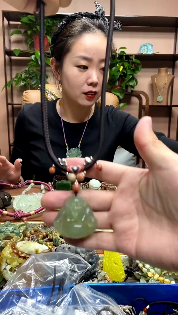 未镶嵌岫玉吊坠·1 微瑕