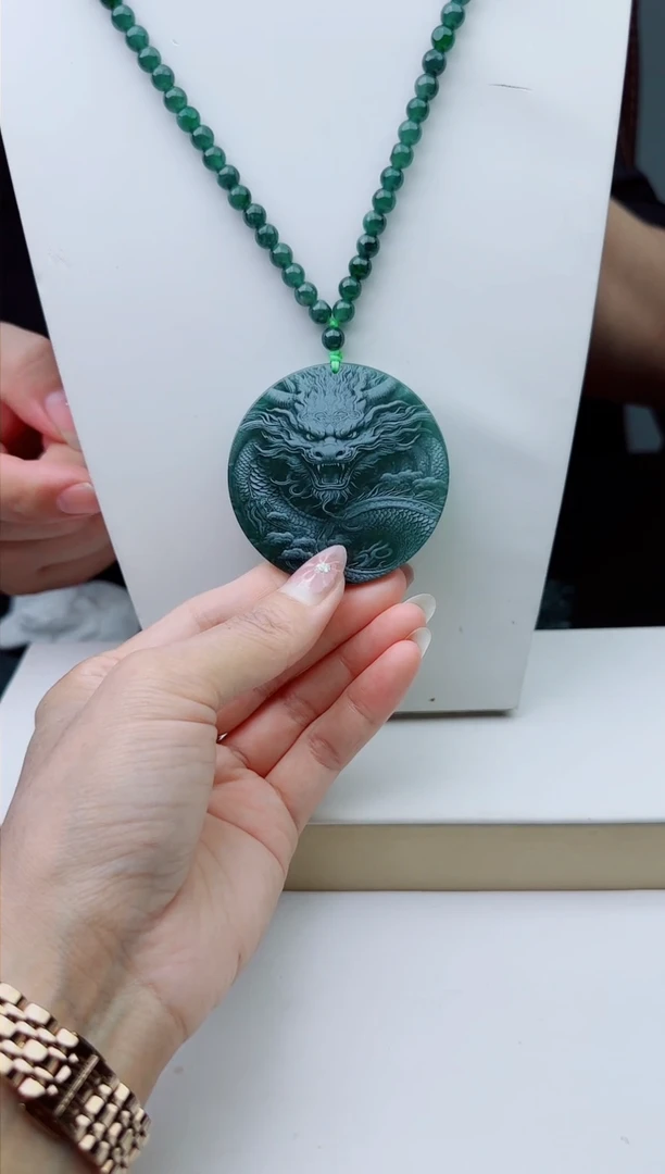 颈饰未镶嵌翡翠多样性发其一