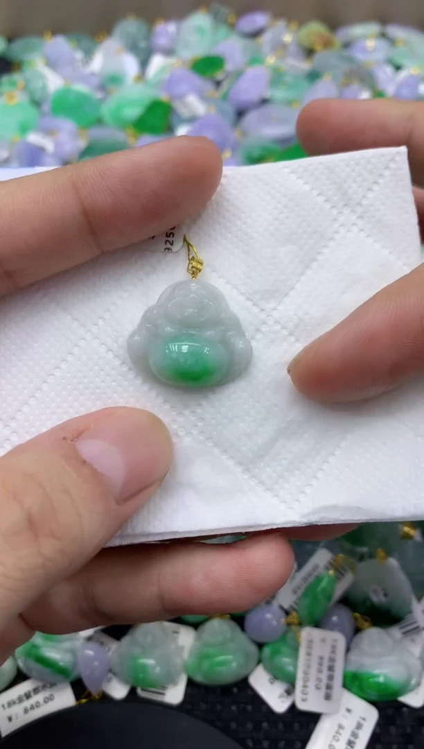 颈饰18K金镶嵌翡翠天然缅甸翡翠A货