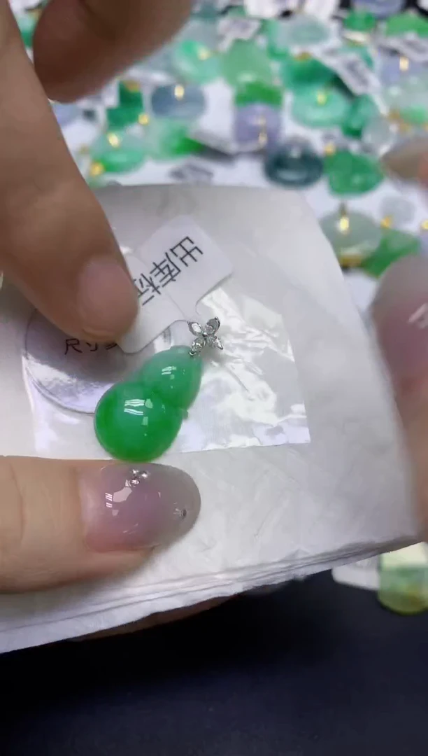 颈饰18K金镶嵌翡翠天然缅甸翡翠A货百元以上9元证书费自理