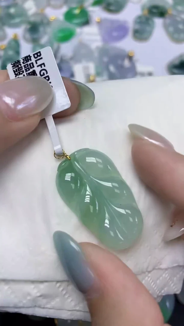 翡翠18K金镶嵌颈饰天然缅甸翡翠A货