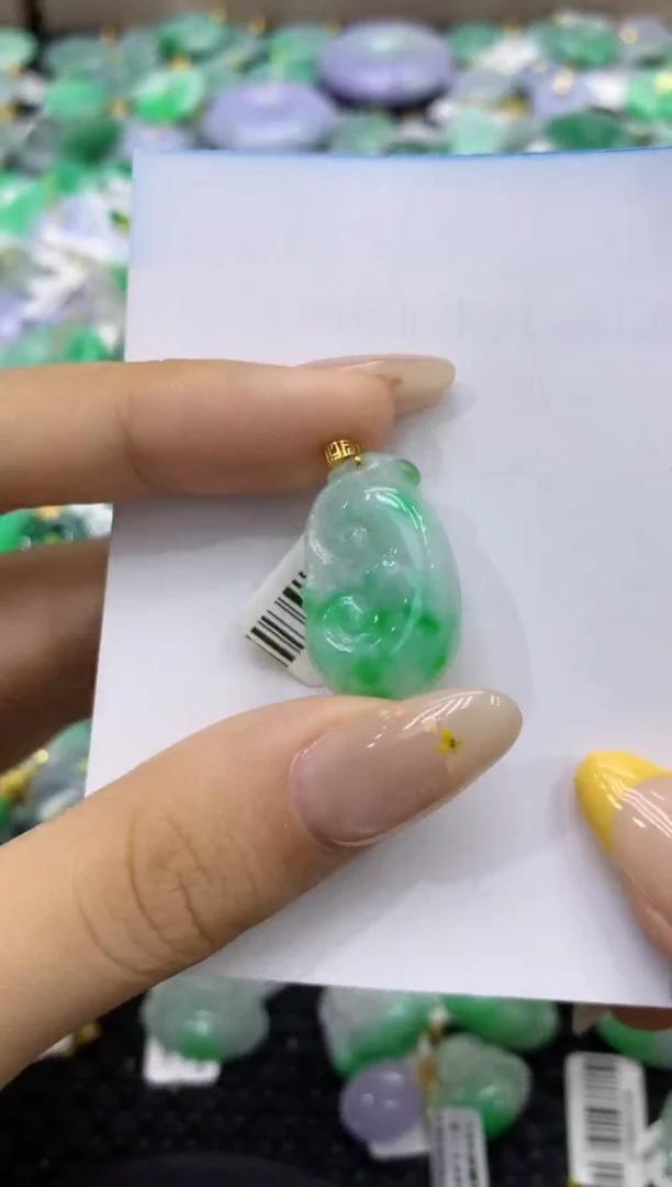 颈饰18K金镶嵌翡翠天然缅甸翡翠A货