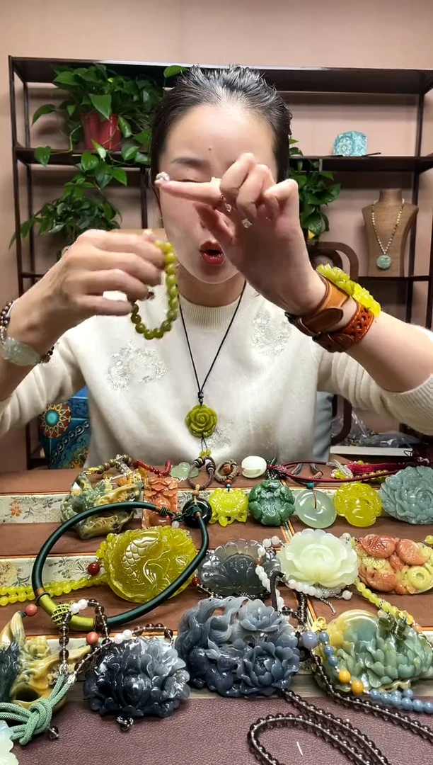 未镶嵌岫玉手串多样性发货发其中之一