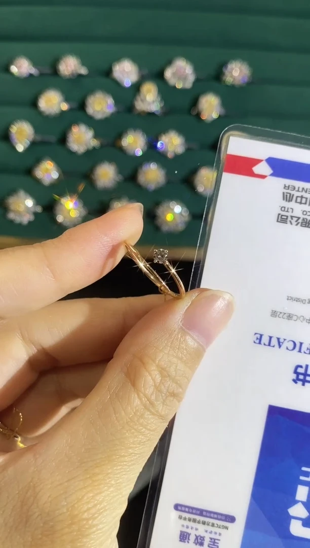 18K金镶嵌戒指钻石多样性发一