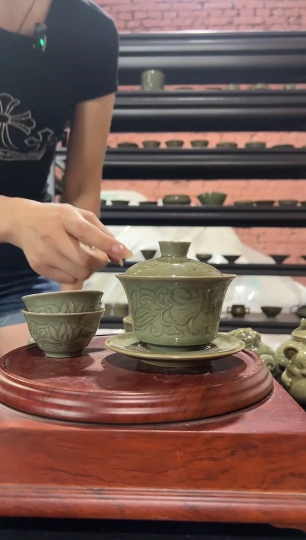 微瑕耀州窑莲纹三才盖碗+莲纹小杯2